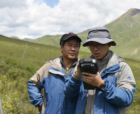 測(cè)繪戰(zhàn)士在青海,山下的測(cè)繪尖兵 測(cè)繪戰(zhàn)士在青海,山下的測(cè)繪尖兵
