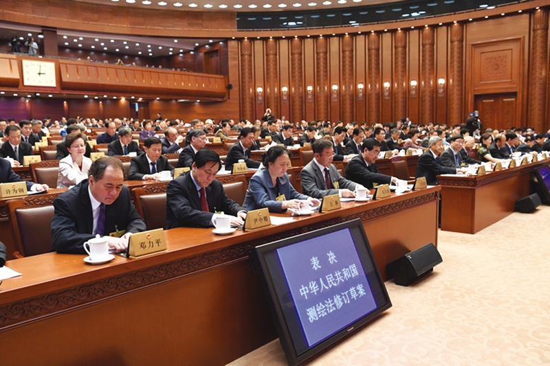 新修訂的《中華人民共和國測繪法》經(jīng)十二屆全國人大常委會第二十七次會議表決通過 新修訂的《中華人民共和國測繪法》經(jīng)十二屆全國人大常委會第二十七次會議表決通過